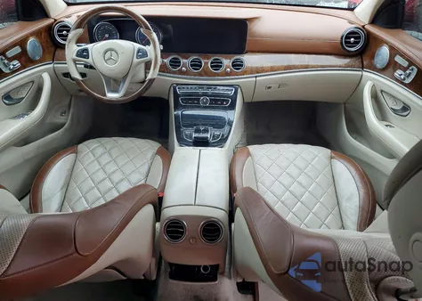 2017 Mercedes-Benz E 300 z USA, uszkodzony, nr VIN WDDZF4JB5HA122684